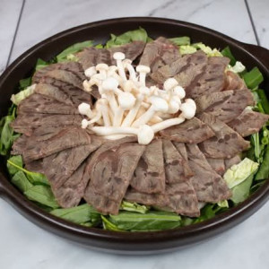 Slow-Braised Beef Shank (아롱사태 수육)