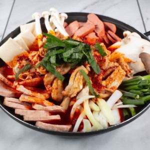 Army Stew with Beef Intestine (곱창부대찌개)