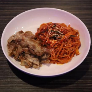 Sliced Pork with Spicy Noodles / 대패삼겹쫄면폭탄
