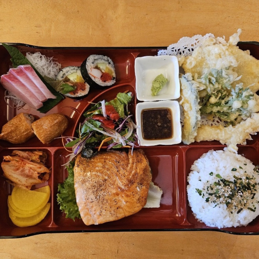 Grilled Salmon Meal Set (Dinner) 연어 구이 정식