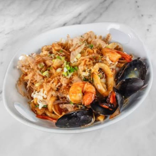 Stir-Fried Seafood Udon / 해물 볶음 우동