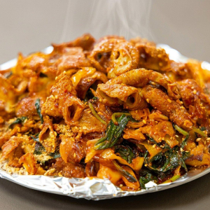 Spicy Beef Stir-Fried Intestines (곱창 볶음) Includes 5 Side Dishes and Rice