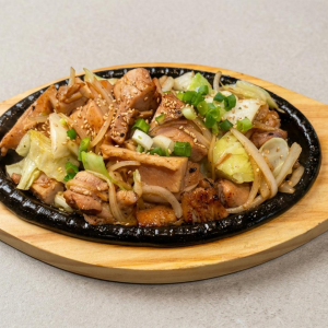 Dak Bulgogi (닭불고기) Includes 5 Side Dishes and Rice