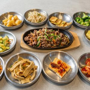 Baekban Set Bulgogi (불고기) Includes 8 Side Dishes, Soup, and Rice