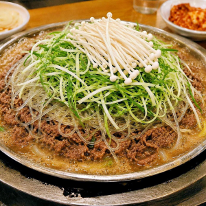 Yuksoo Bulgogi Includes Side Dishes and Rice (Serves 2)