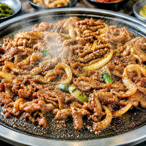 Bulgogi (불고기) Includes 5 Side Dishes and Rice