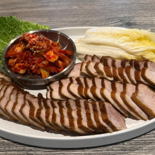 Bossam Large (보쌈) Includes 5 Side Dishes and Rice