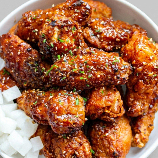 Soy Garlic Fried Chicken (8 pcs) (소이 갈릭 치킨) Includes Salad