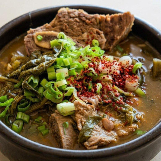 Ugeoji Galbitang (우거지 갈비탕) Includes 5 Side Dishes and Rice