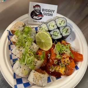 Spicy Salmon Combo (20 pcs)