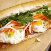 Fried Egg & Ham Sandwich (B&aacute;nh M&igrave; Trứng, Chả Lụa)