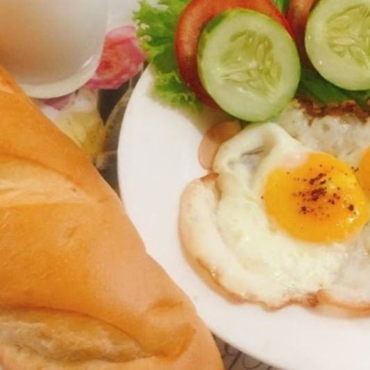 Fried Egg Sandwich (B&aacute;nh M&igrave; Trứng)