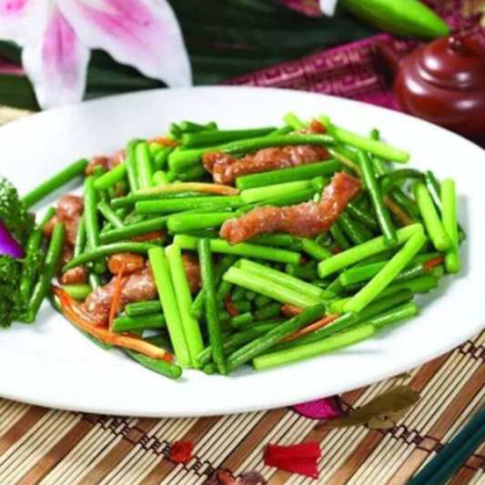 Stir-Fried Pork with Garlic Stalks