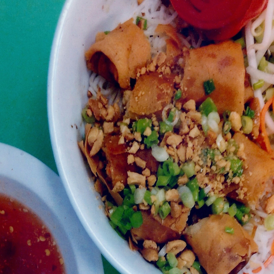 25. Vermicelli with Egg Roll