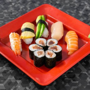 Assorted Sushi Combo (11 pcs)