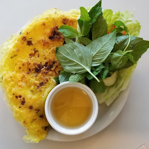 9. Vietnamese Shirmp Cr&ecirc;pe Cake B&aacute;nh X&egrave;o