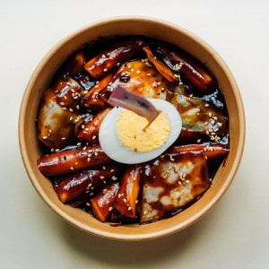 Jjajang Stir-Fried Rice Cake (Black Bean)