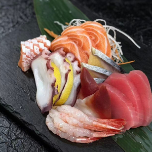 P5. Assorted Sashimi (20 pcs) 什锦刺身拼盘