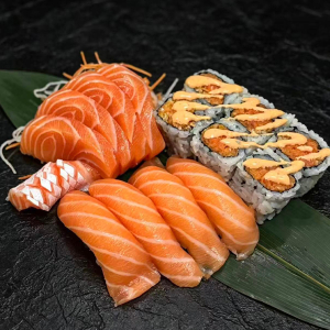 C1. Salmon Family Combo (15 pcs) 三文鱼套餐