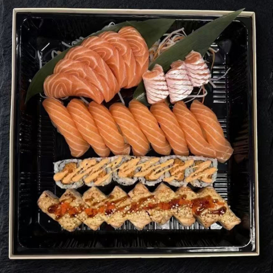 P9. Assorted Platter (32 pcs) 刺锈刺身寿司卷拼盘