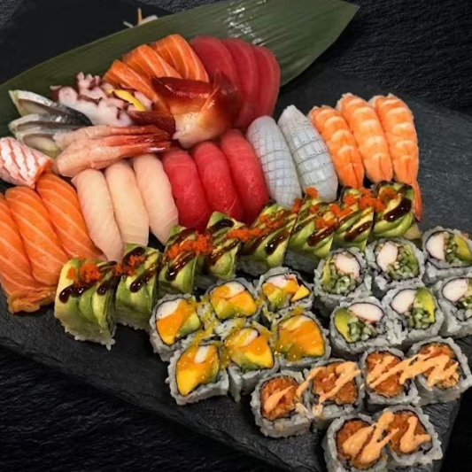 P11. Assorted Platter (60 pcs) 刺锈刺身寿司卷拼盘