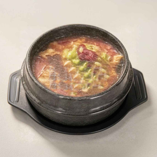M34. KimChi JjiGae 김치찌개 / 肉泡菜汤