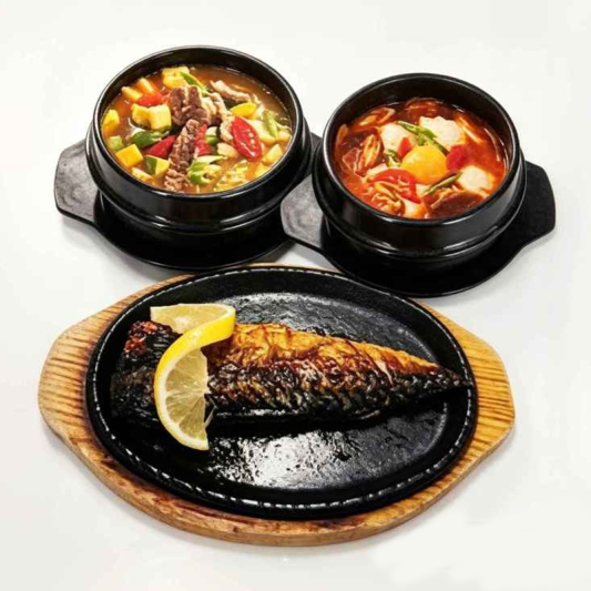 M21B. Grilled Mackerel (1 pc) + Soybean Paste Stew or Soft Tofu Soup 고등어구이 + 된장찌개 or 순두부찌개 / 烤鲭鱼 + 韩式酱汤 or 辣豆腐汤