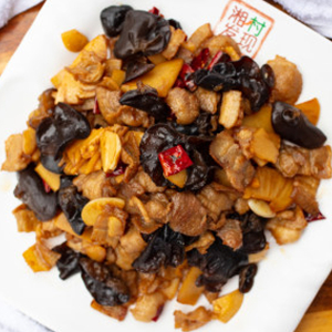 Stir-Fried Pork with Bamboo Shoots 笋片小炒肉