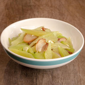 Stir-Fried Lettuce with Salty Pork 莴笋炒腊肉