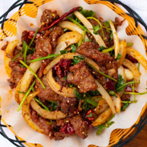 Stir-Fried Beef with Dried Pepper & Cumin 孜然奇香牛肉