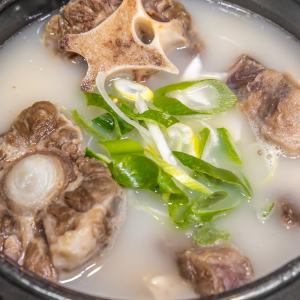 11. Kkori Tang (꼬리탕) / Oxtail Soup