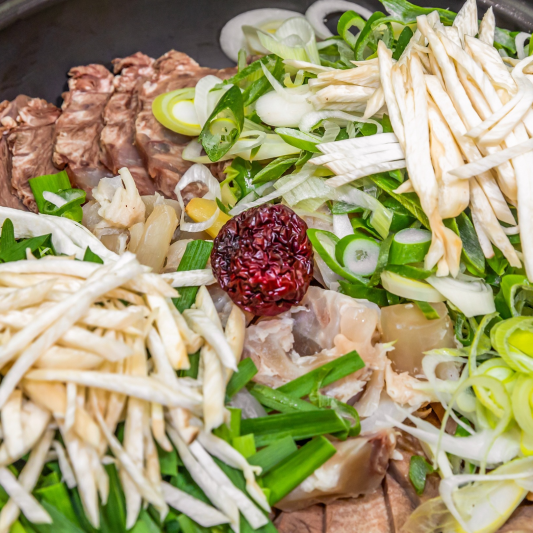 24. Dogani Suyuk (도가니 수육) / Ox Boiled Crucible