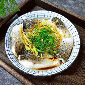 Steamed Grass Carp on Rice