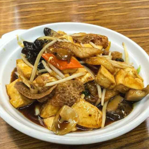 Mixed Vegetables with Fried Bean Curd on Rice