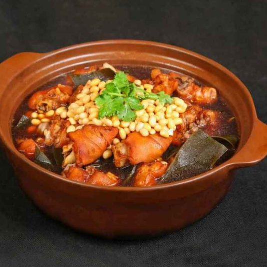 Pig Knuckles with Dried Tofu Skin