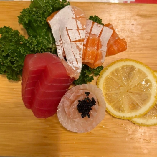 Sashimi Combo Small (6 pcs)