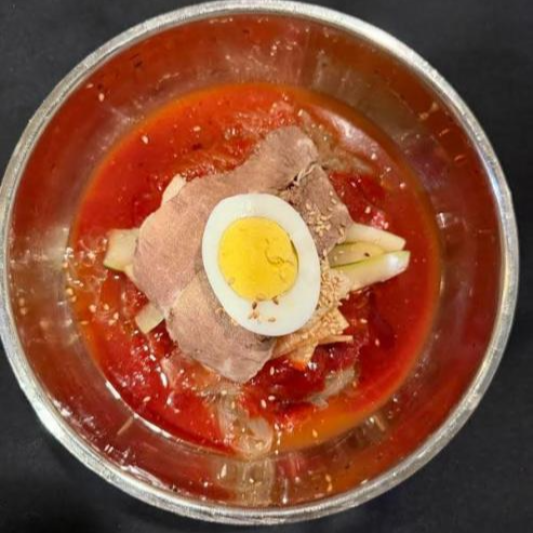 Kalguksu with Beef in Spicy Broth 육칼국수