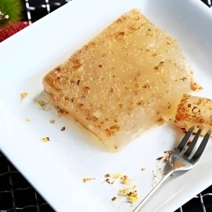 B29. Pan-Fried Sweet Water Chestnut Cake / 煎香滑馬蹄糕