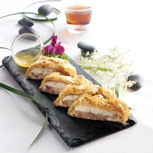 Deep-Fried Duck Stuffed with Taro / 荔芋香酥鴨