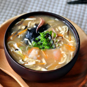 Hot & Sour Soup with Seafood / 海鮮酸辣湯