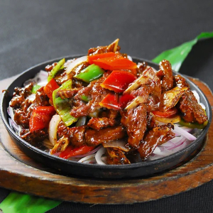 Pan-Fried Beef Tenderloin in Black Pepper Sauce / 黑椒牛柳