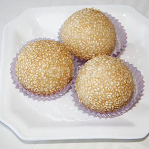 42. Deep-Fried Sesame Ball / 芝麻煎堆仔