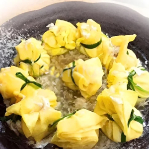 A16. Mushrooms with Deep-Fried Bean Curd / 珍菌扒腐皮球