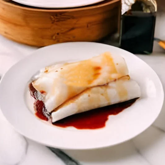 33. Steamed Rice Crepe with Fresh Prawn & Leeks / 韭王鮮蝦腸粉