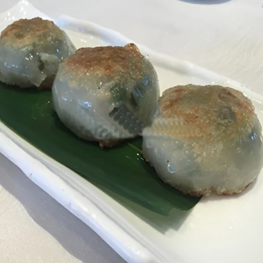 B15. Pan-Fried Water Cress Dumpling / 香煎西洋菜粿