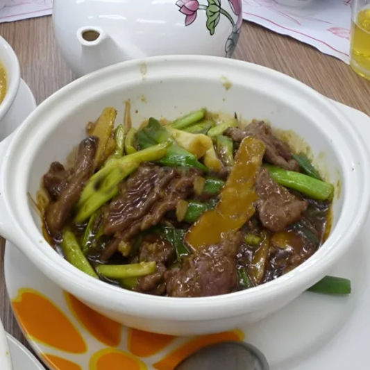 Beef with Ginger & Onion Hot Pot / 薑蔥牛肉煲