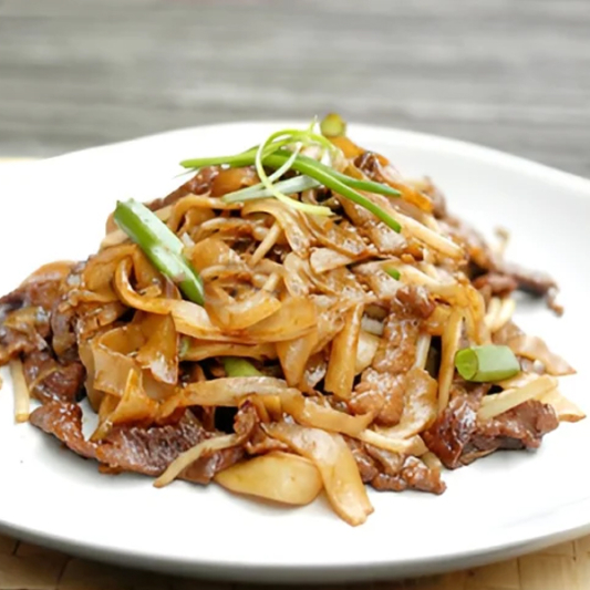 A35. Fried Noodles with Pork in Satay Sauce / 沙嗲豬頭脊煎麵或河粉