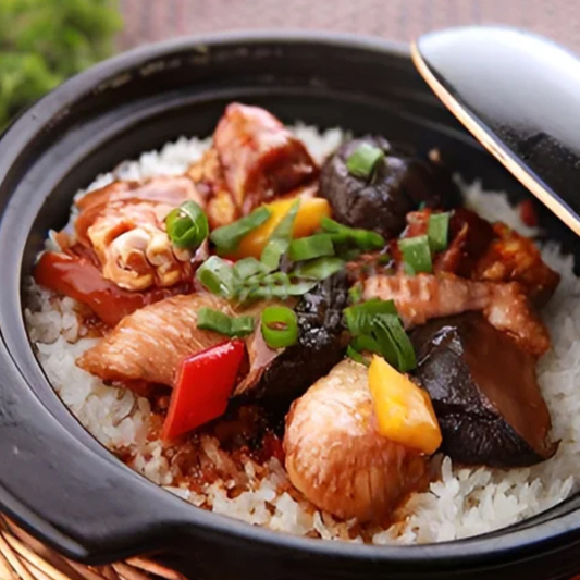 30. Steamed Rice with Mushrooms & Chicken in Pot / 北菇滑雞煲仔飯