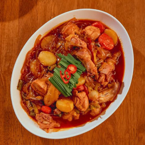 Andong Braised Chicken 닭한마리안동 봉추찜닭