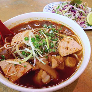 P56. B&uacute;n B&ograve; Huế